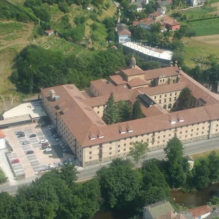 Отель Parador De Кориас Экстерьер фото