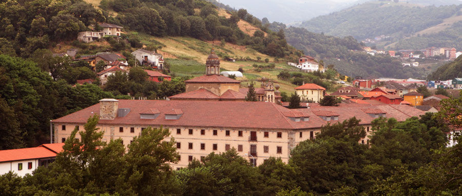 Отель Parador De Кориас Экстерьер фото