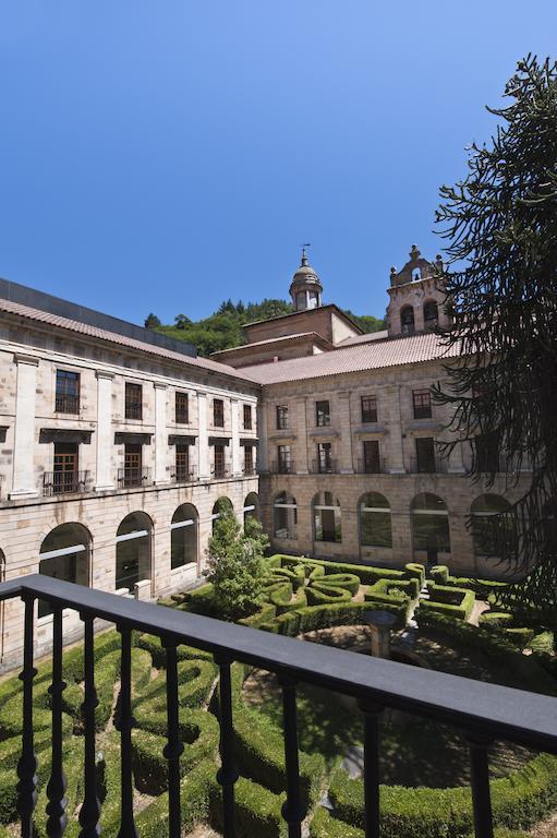 Отель Parador De Кориас Экстерьер фото