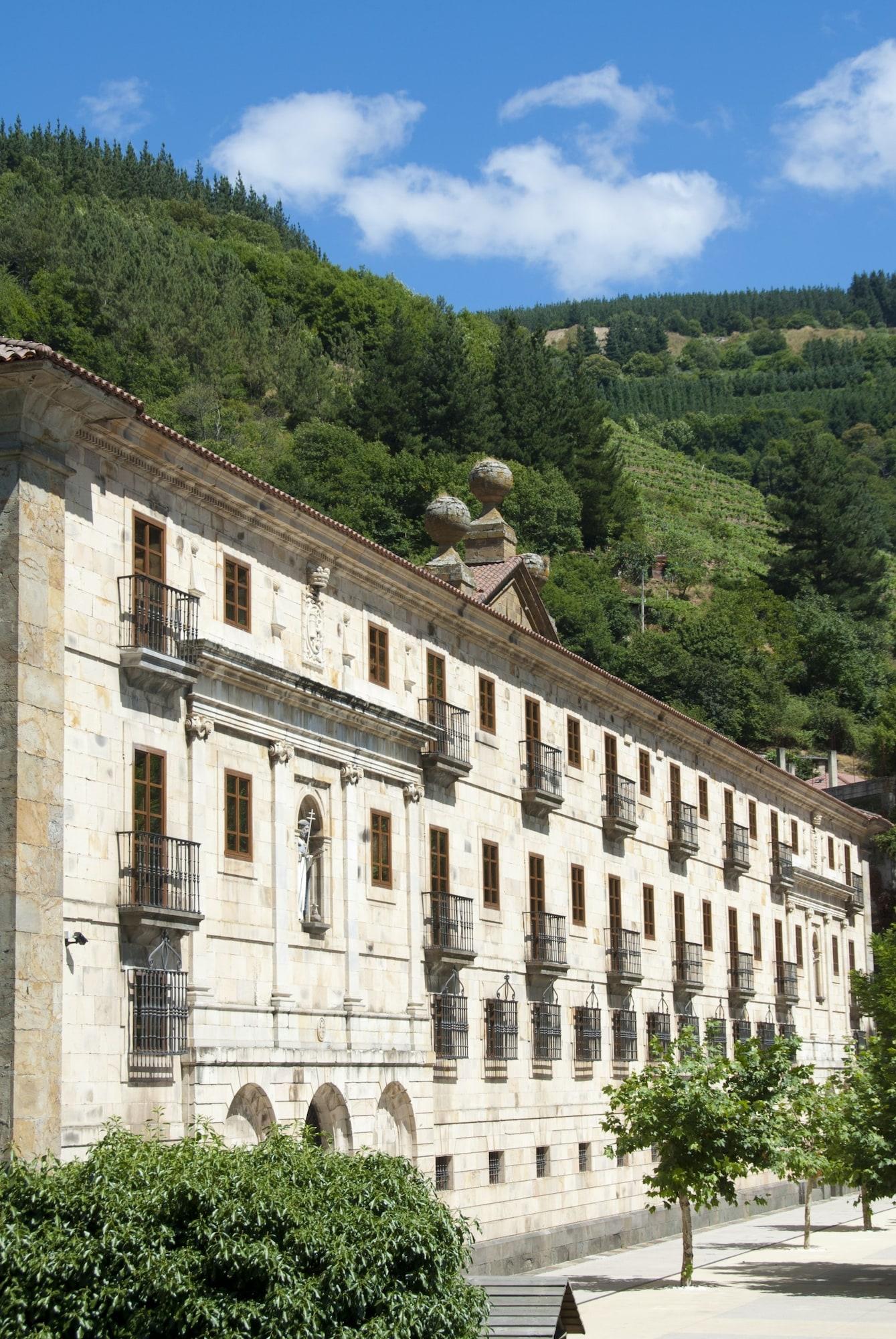 Отель Parador De Кориас Экстерьер фото