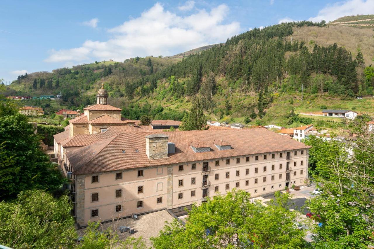 Отель Parador De Кориас Экстерьер фото