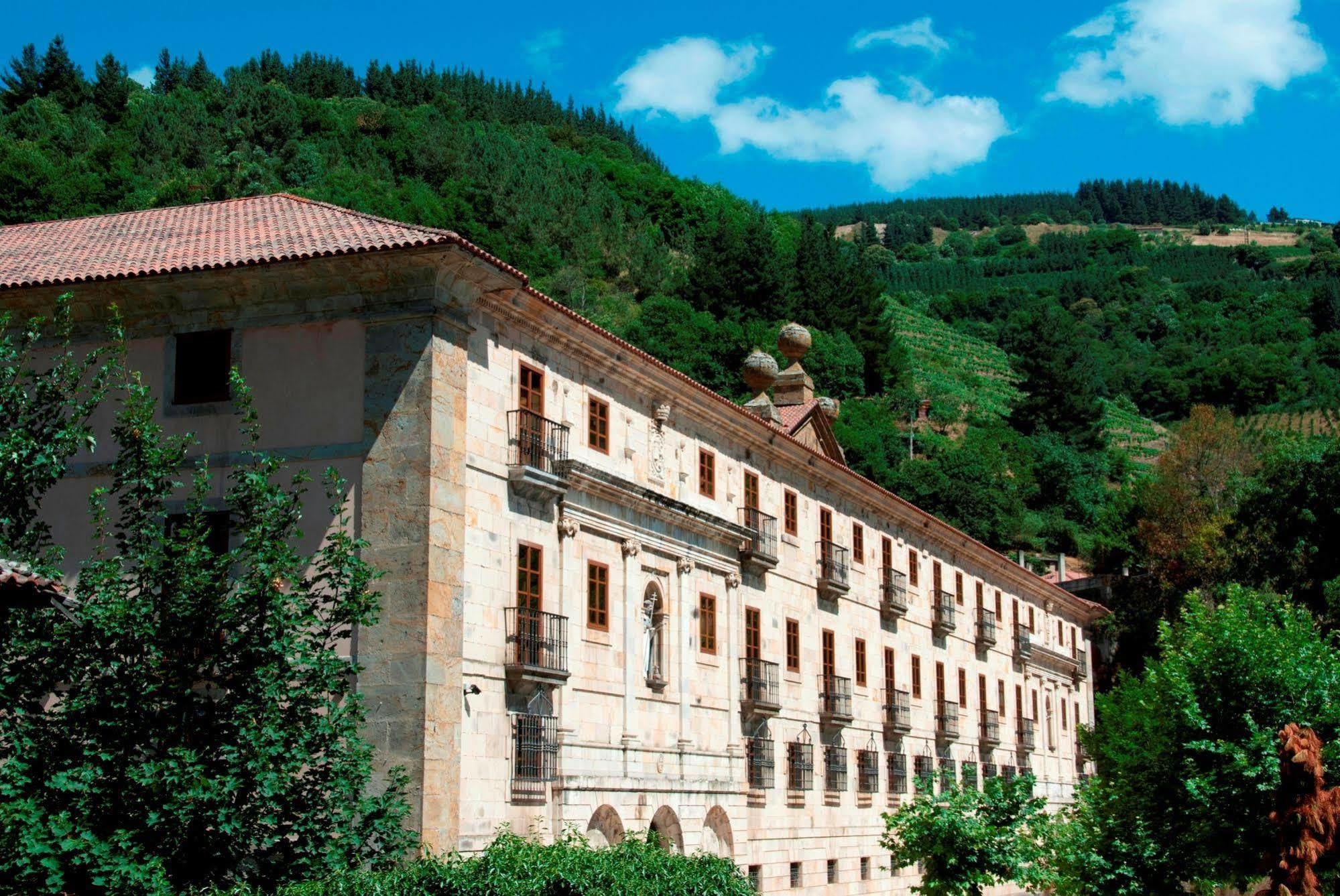 Отель Parador De Кориас Экстерьер фото