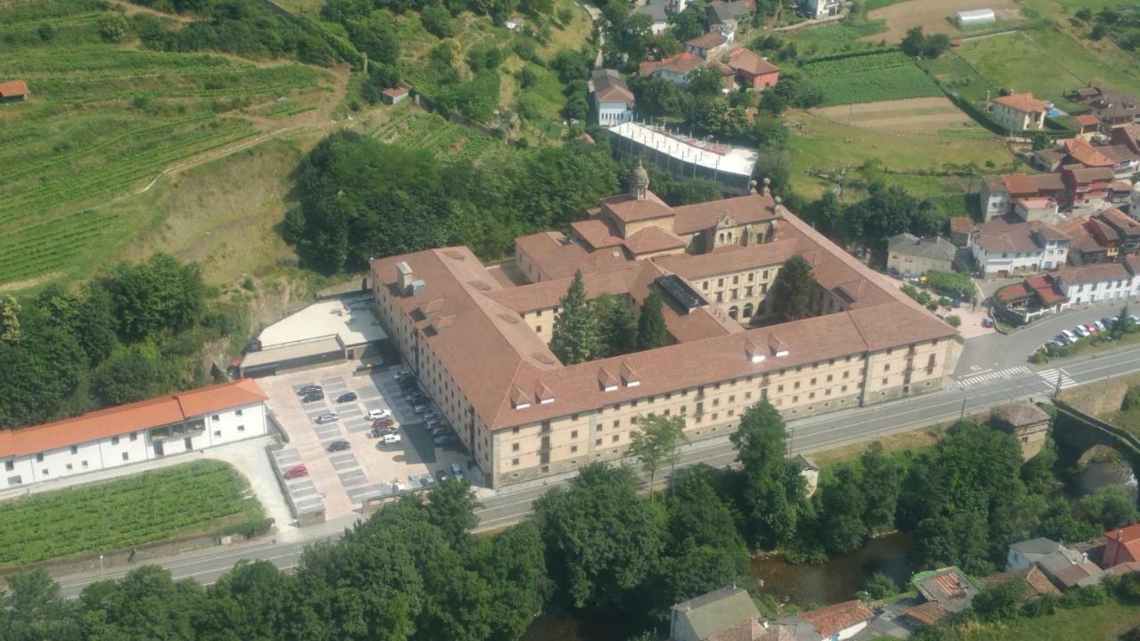 Отель Parador De Кориас Экстерьер фото